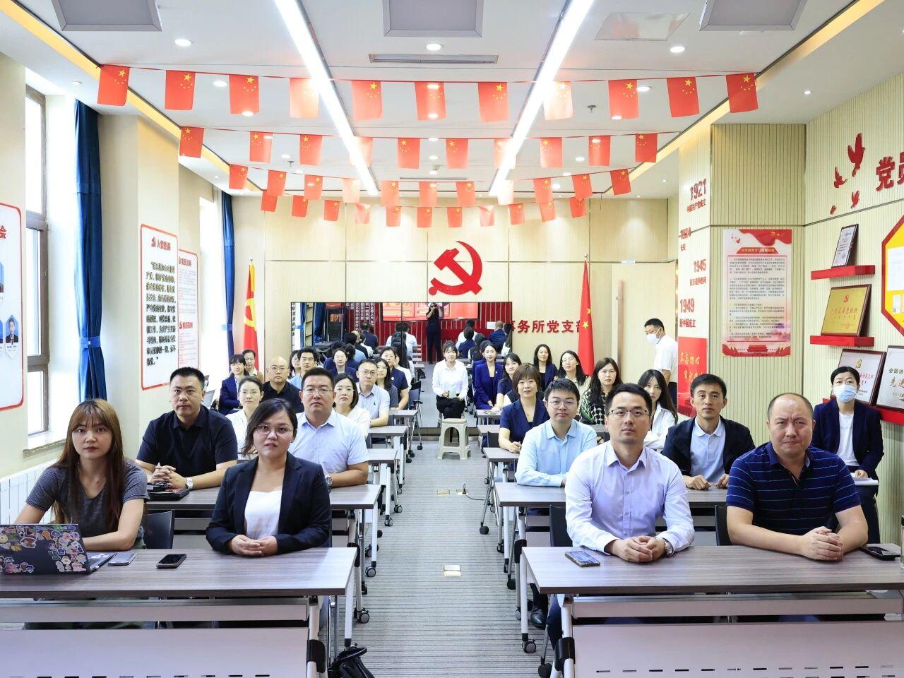 盈科黨建|盈科呼和浩特黨支部組織觀看抗戰(zhàn)勝利80周年閱兵：銘記歷史，砥礪前行