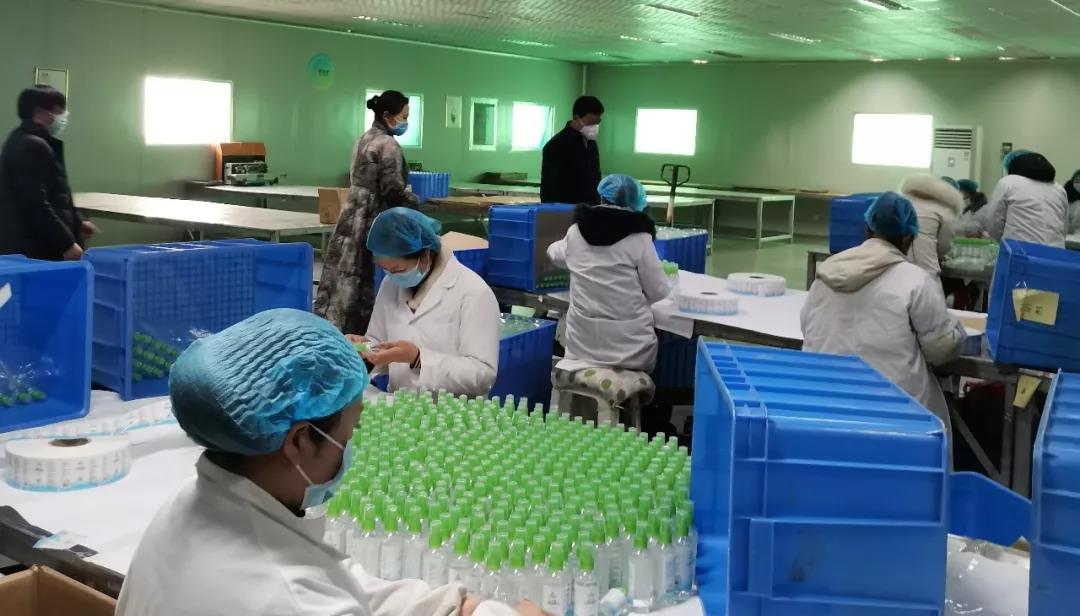 驻马店平舆县县长莅临5357cc拉斯维加斯华南药业调研“疫情”物品生产情况。